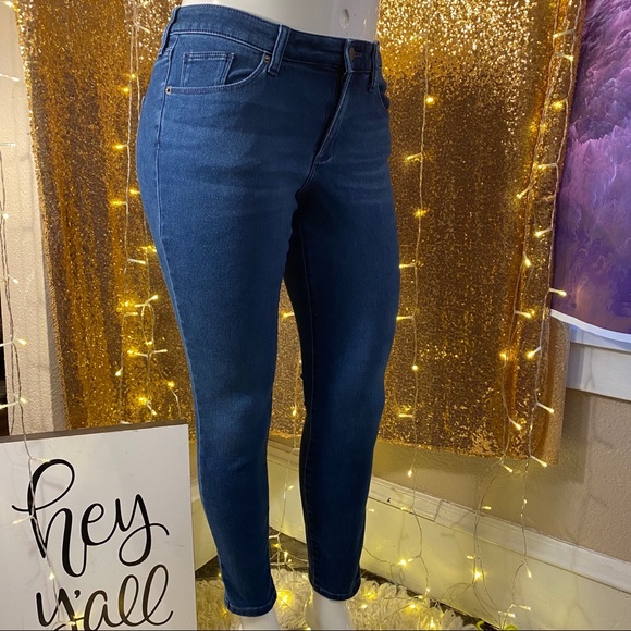Universal Threads 🌱 Mid Rise Skinny Jeans - Picture 2 of 6